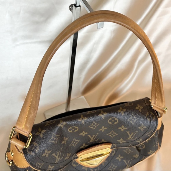 Louis Vuitton Beverly MM Shoulder Bag - Picture 8 of 15